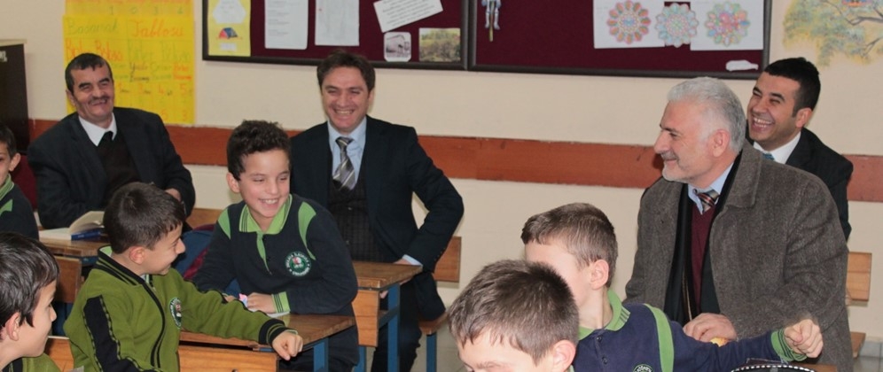 ÇAMLIHEMŞİN' DE RENK PROJESİNE DEVAM EDİLİYOR