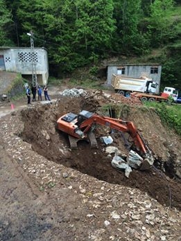 AFET DOLAYISIYLA ZARAR GÖREN AŞAĞI ÇAMLICA MAHALLESİNDEKİ SANAT YAPILARINA BAŞLANDI