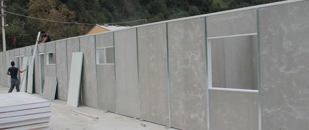 ÇAMLIHEMŞİN BELEDİYESPOR SOSYAL TESİSLERİ YAPIMI HIZLA DEVAM EDİYOR