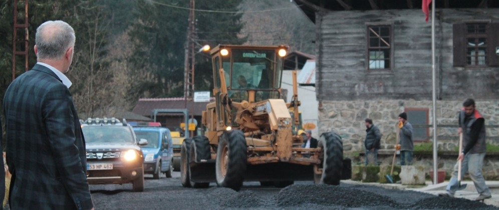 ÇAMLIHEMŞİN - KONAKLAR MAH. - HASTANE - ÇAT GRUP YOLU ASFALTI YAPILIYOR