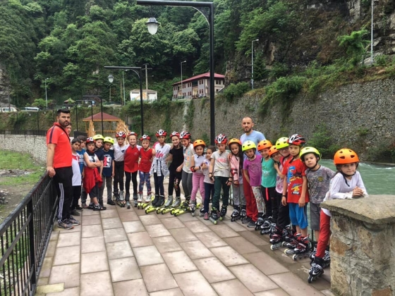 KAYAK TAKIMI HIZ KESMİYOR