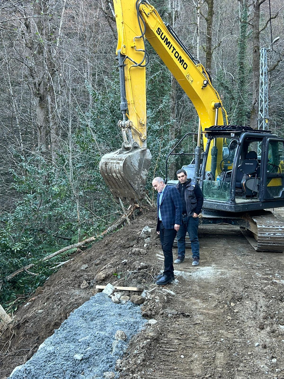 Mahallelerimizde taş duvar yapımı ve yol betonlama çalışmalarımız